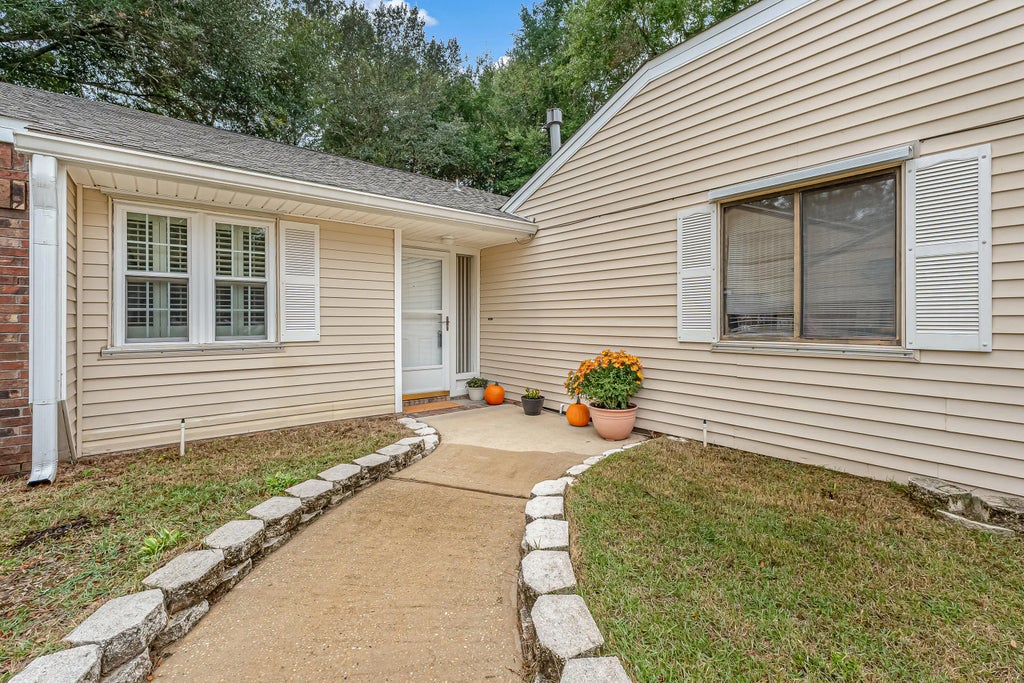 2 of 42 - 200 Long Leaf Court, Niceville, FL