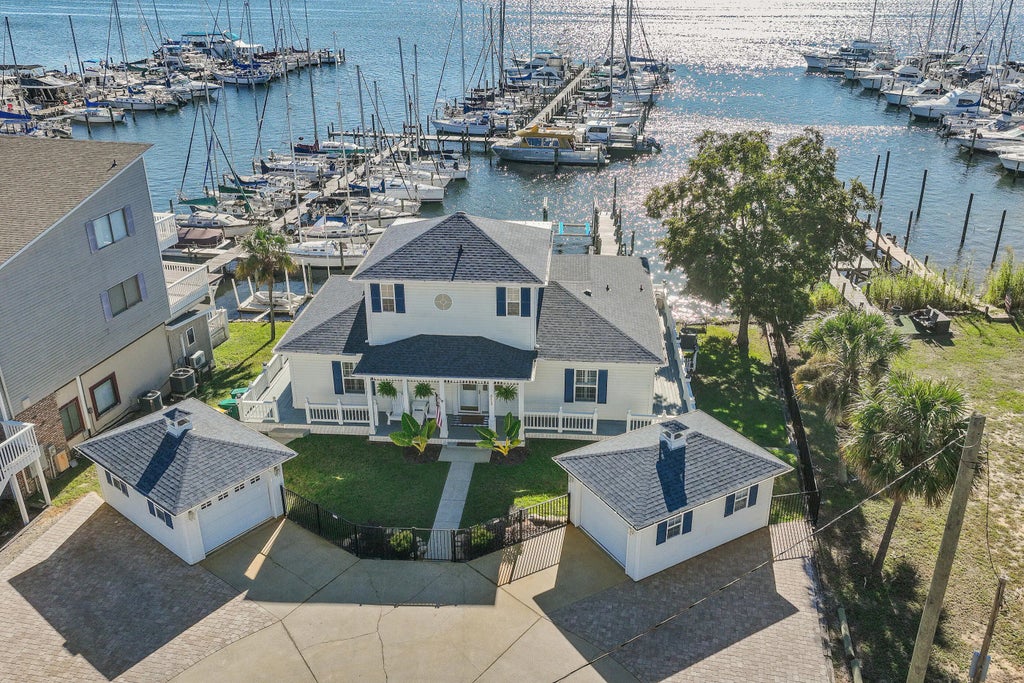 2 of 35 - 813 Bayshore Drive, Niceville, FL