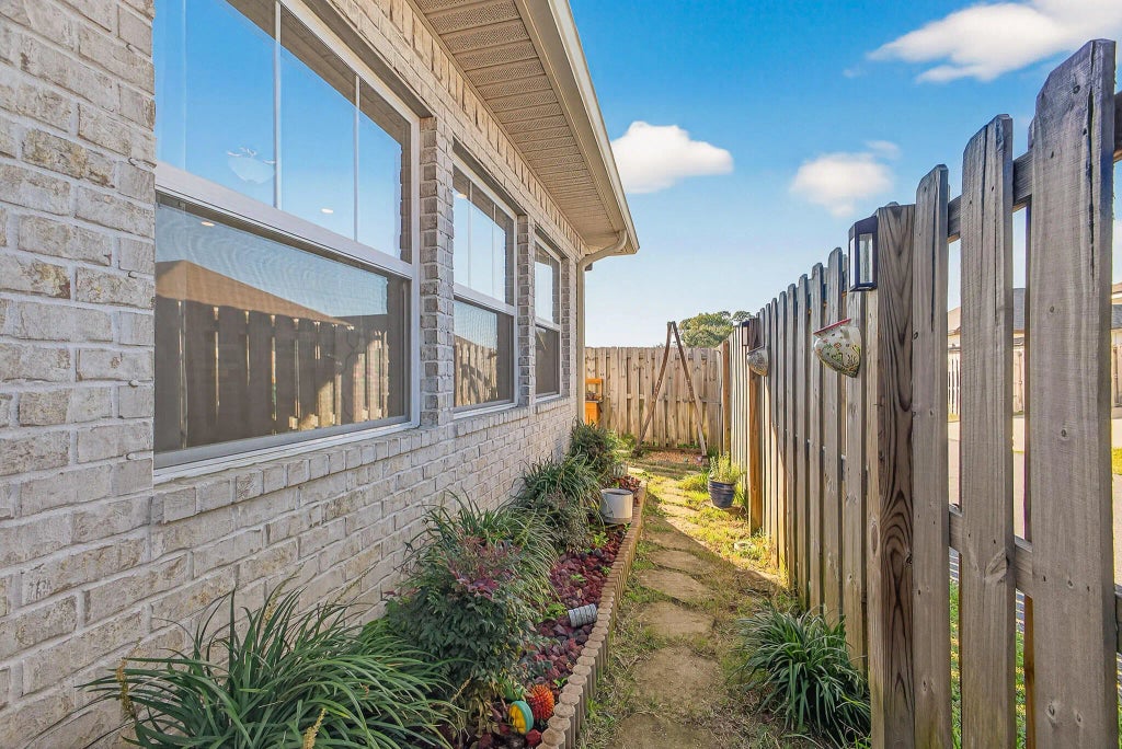 57 of 59 - 61b 6th Street, Shalimar, FL