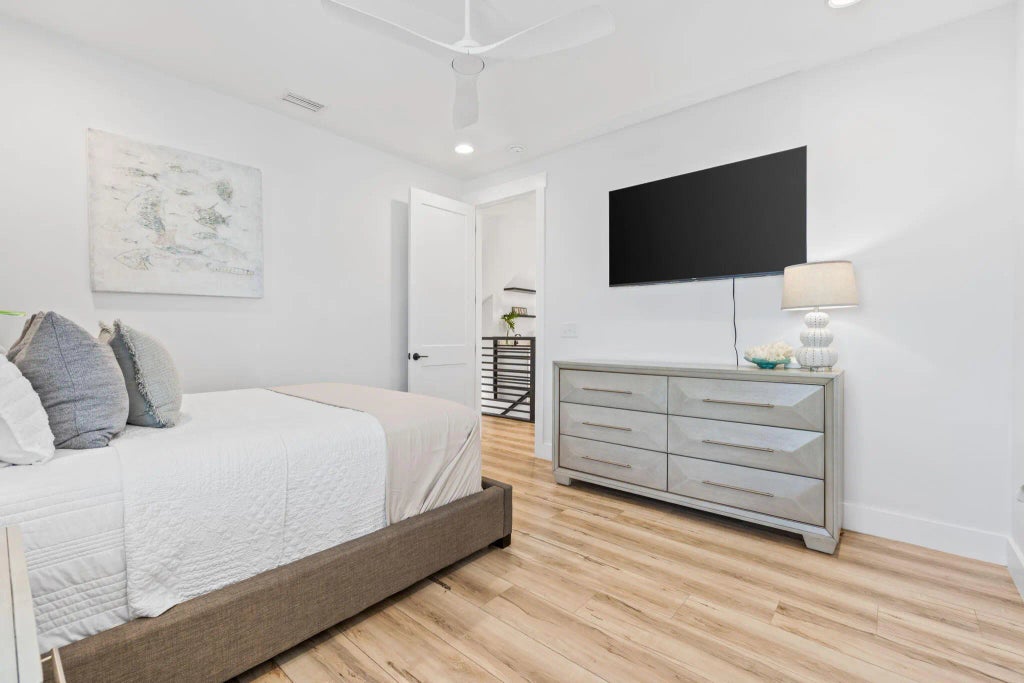 39 of 69 - 7028 Thomas Drive, Panama City Beach, FL