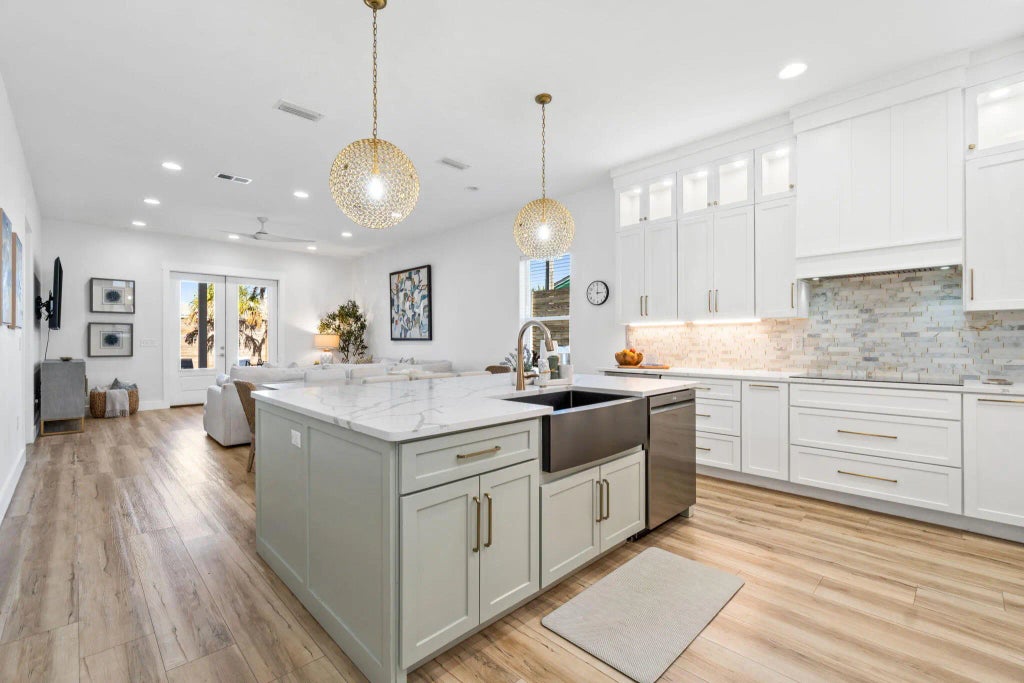 6 of 69 - 7028 Thomas Drive, Panama City Beach, FL