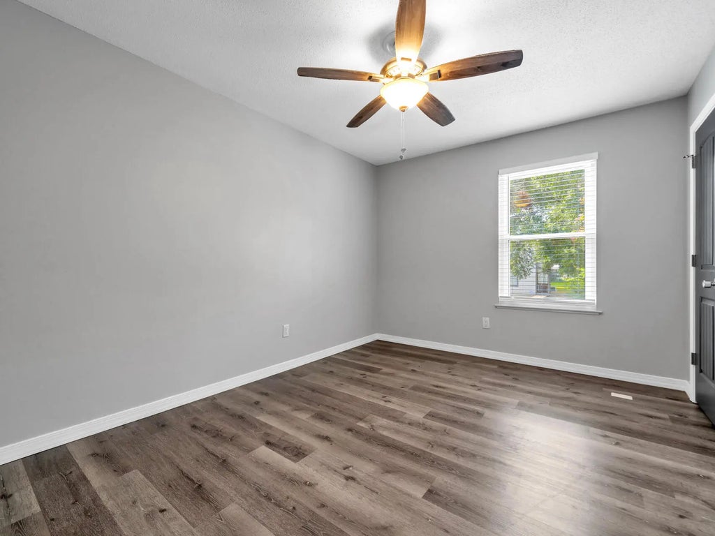 8 of 48 - 119-123 Hampton Drive, Crestview, FL