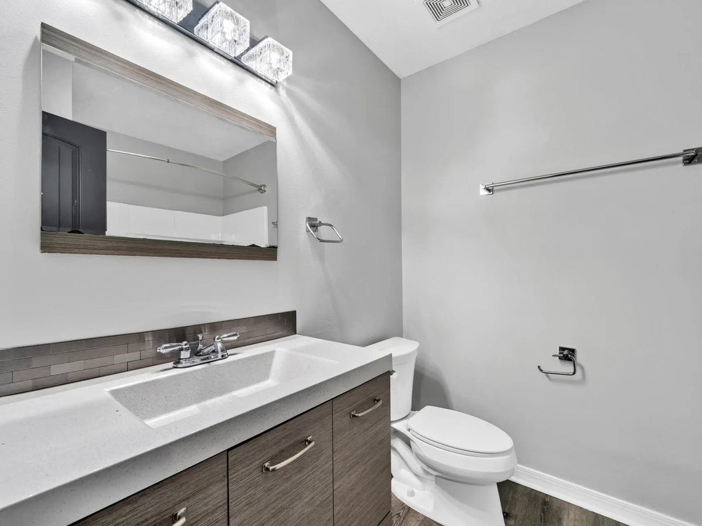 9 of 48 - 119-123 Hampton Drive, Crestview, FL