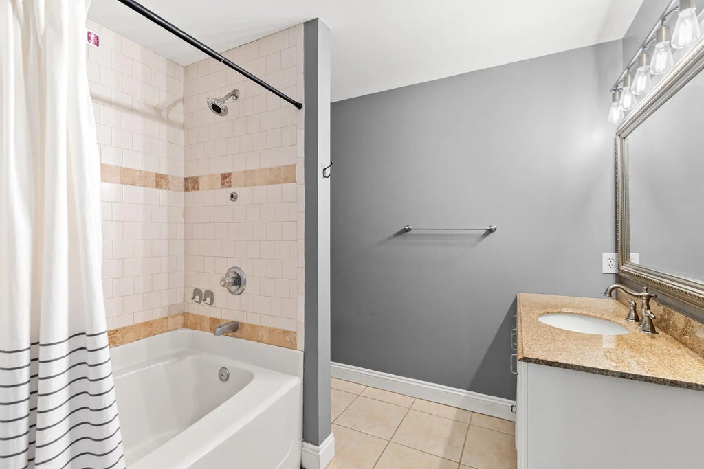 18 of 37 - 218 Sparkleberry Lane, Freeport, FL