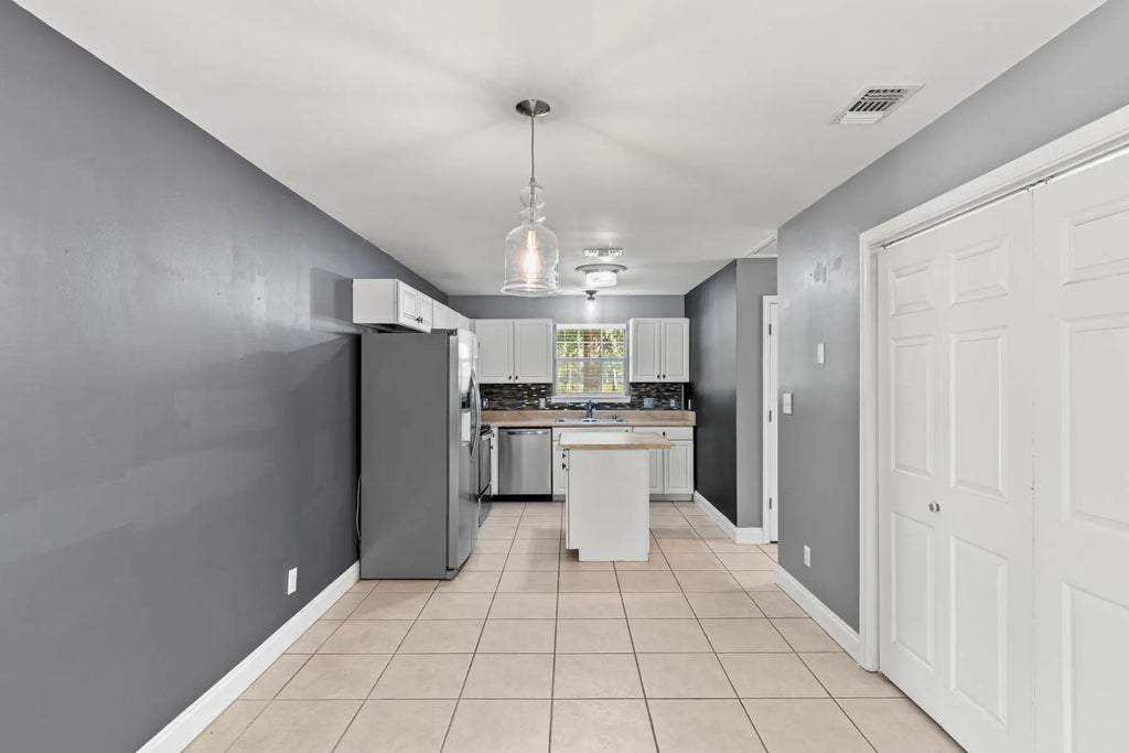 7 of 37 - 218 Sparkleberry Lane, Freeport, FL