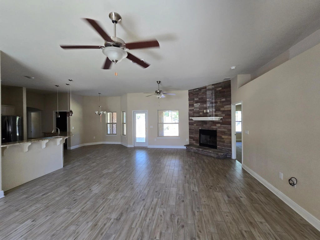 2 of 9 - 6846 Leisure St Street, Navarre, FL