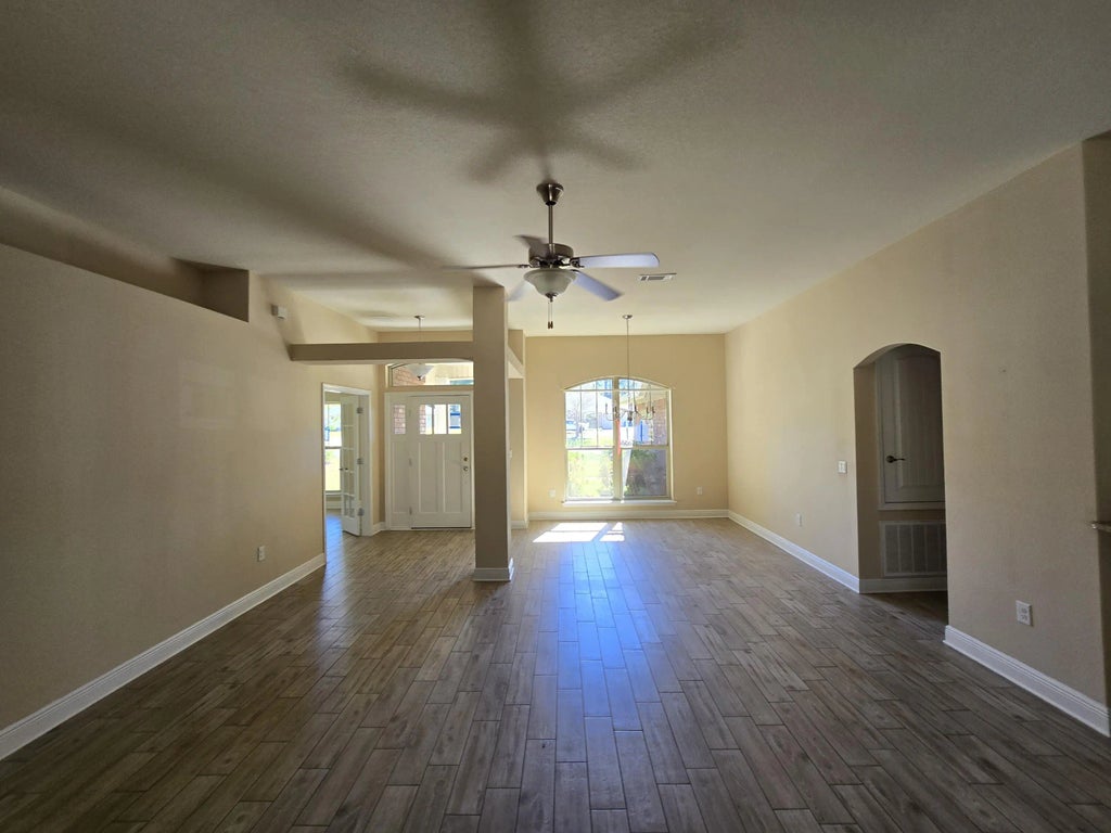 3 of 9 - 6846 Leisure St Street, Navarre, FL