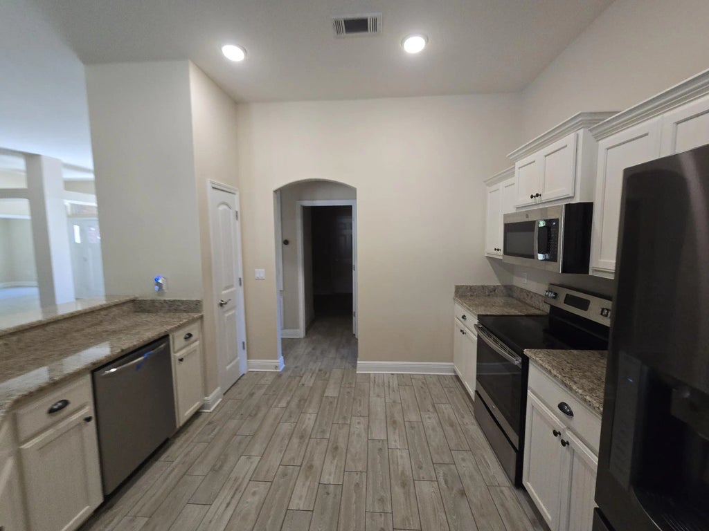 4 of 9 - 6846 Leisure St Street, Navarre, FL