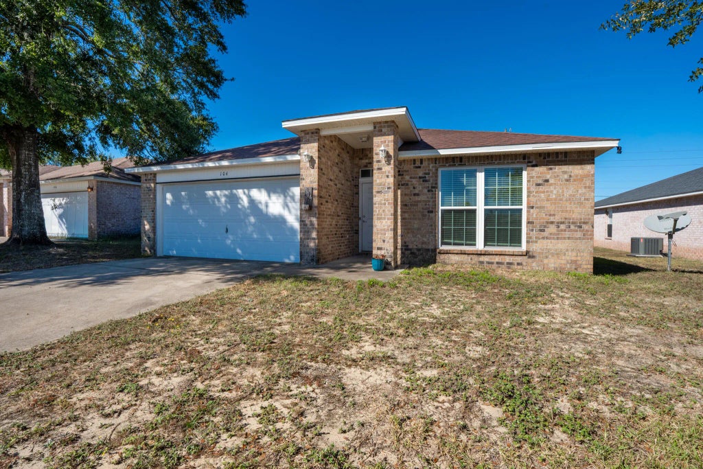 1 of 41 - 104 Sandstone Trail, Crestview, FL