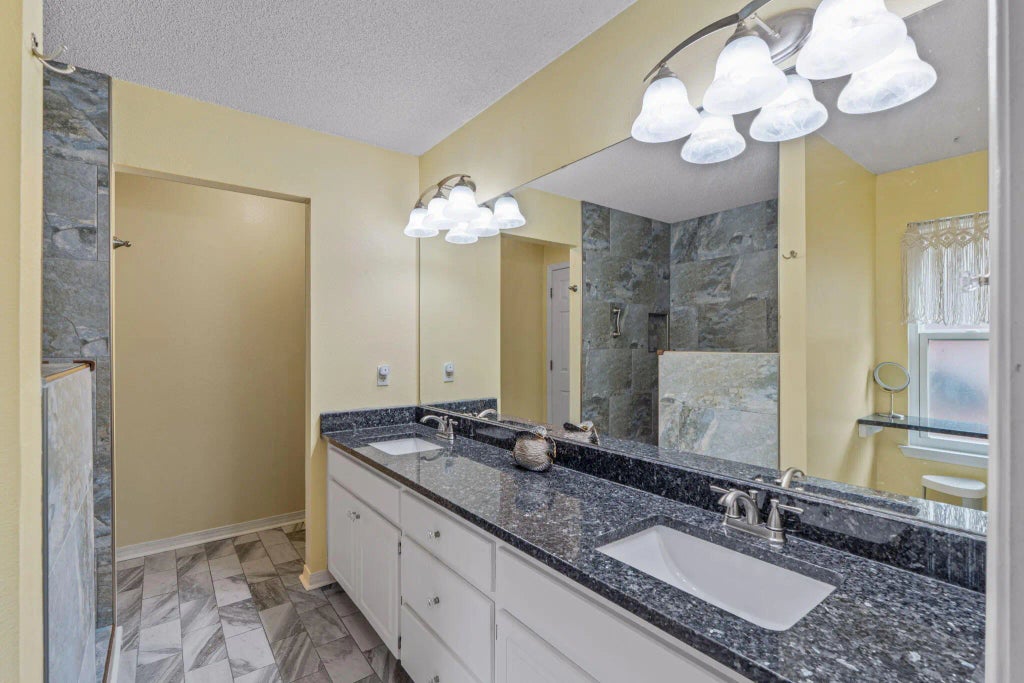 34 of 45 - 1739 Ivalea Circle, Navarre, FL