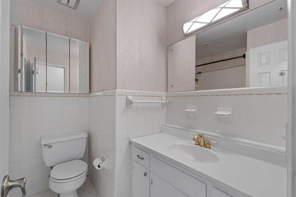 22 of 52 - 20 Hickory Avenue, Shalimar, FL