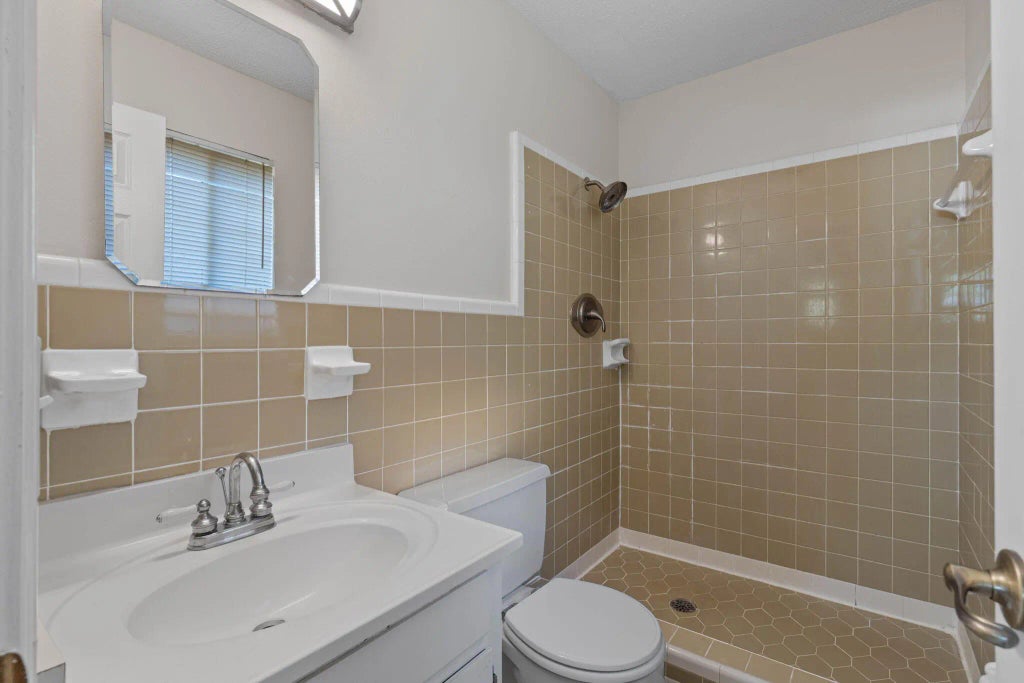 26 of 52 - 20 Hickory Avenue, Shalimar, FL