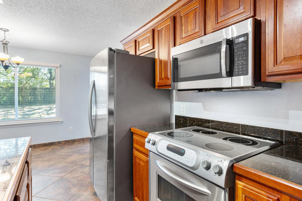 10 of 38 - 7933 Skyview Boulevard, Navarre, FL