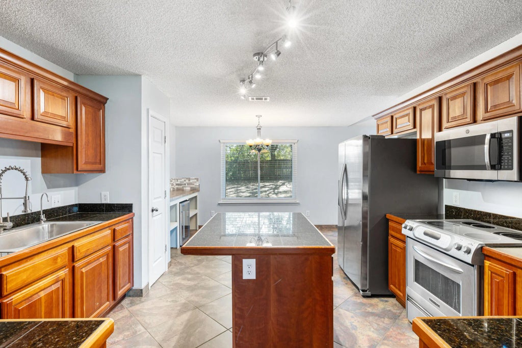 11 of 38 - 7933 Skyview Boulevard, Navarre, FL