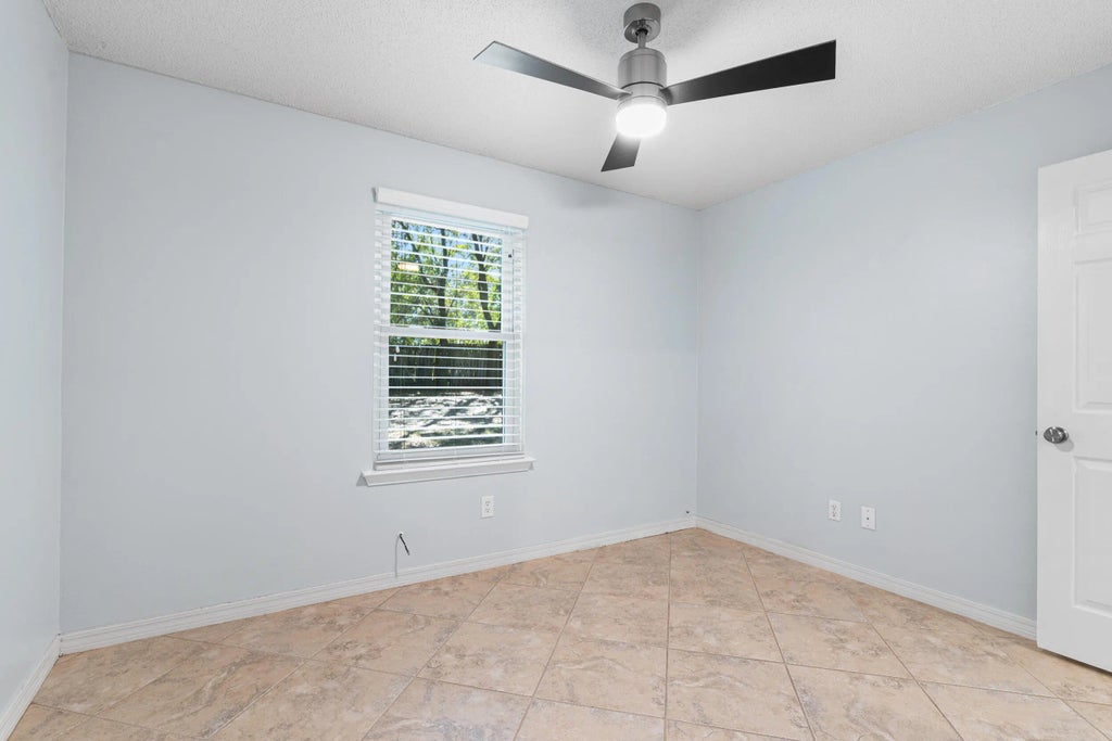19 of 38 - 7933 Skyview Boulevard, Navarre, FL