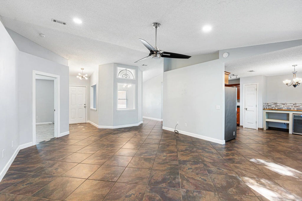7 of 38 - 7933 Skyview Boulevard, Navarre, FL