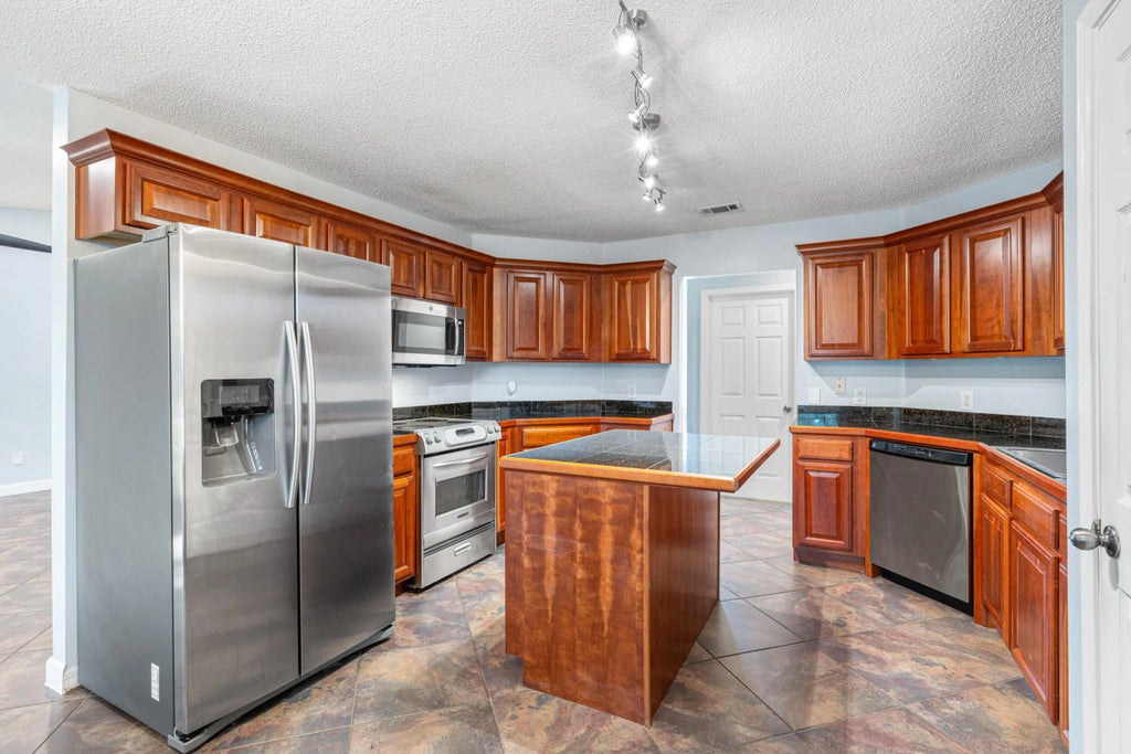 9 of 38 - 7933 Skyview Boulevard, Navarre, FL