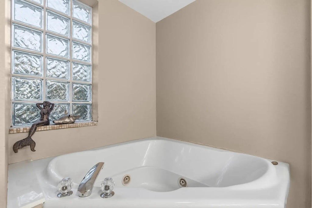 35 of 74 - 670 Santa Rosa Boulevard 303, Fort Walton Beach, FL