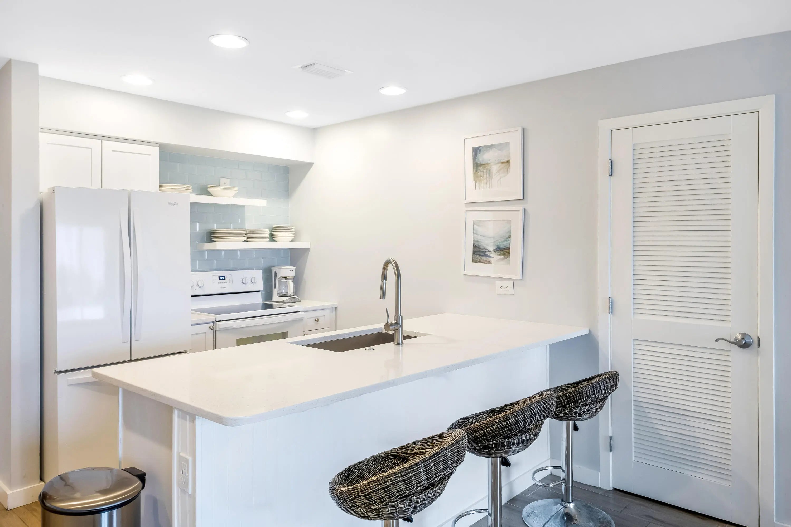 Photo of Listing #988537