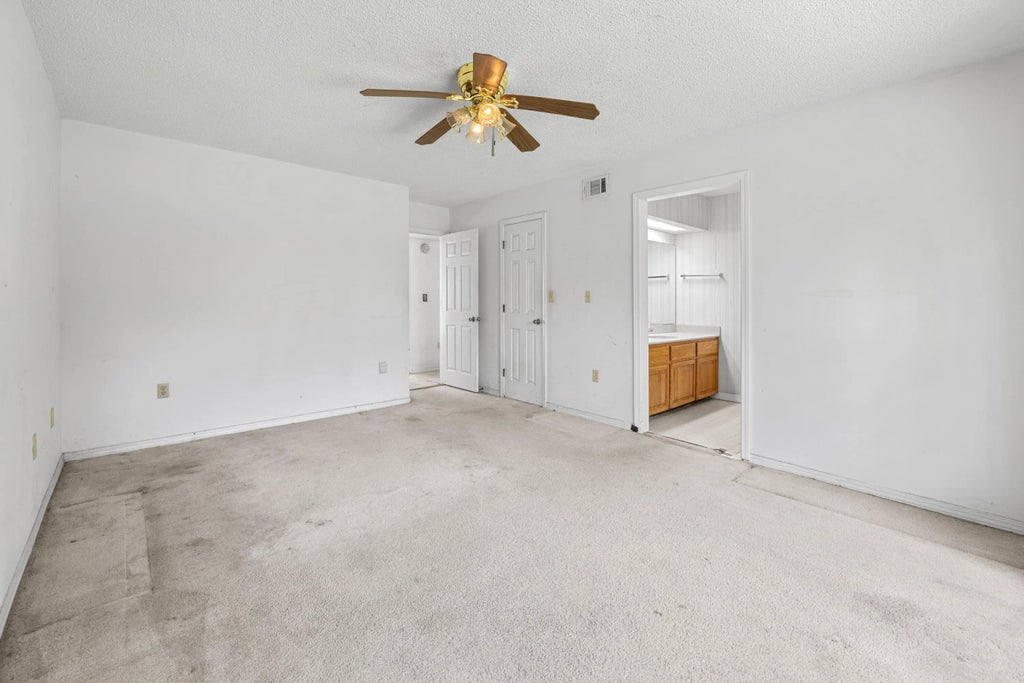 38 of 75 - 305 W Windward Cove, Niceville, FL