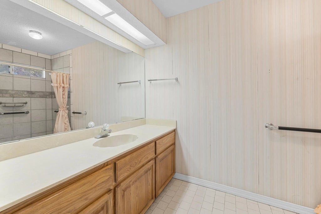 39 of 75 - 305 W Windward Cove, Niceville, FL