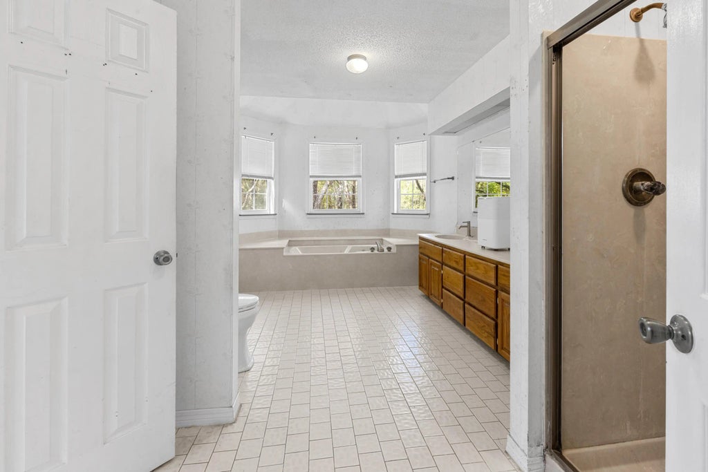 53 of 75 - 305 W Windward Cove, Niceville, FL