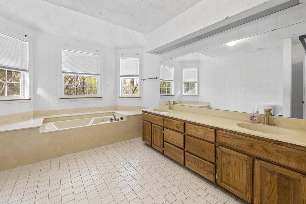 54 of 75 - 305 W Windward Cove, Niceville, FL