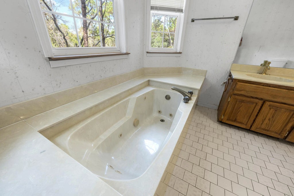 56 of 75 - 305 W Windward Cove, Niceville, FL