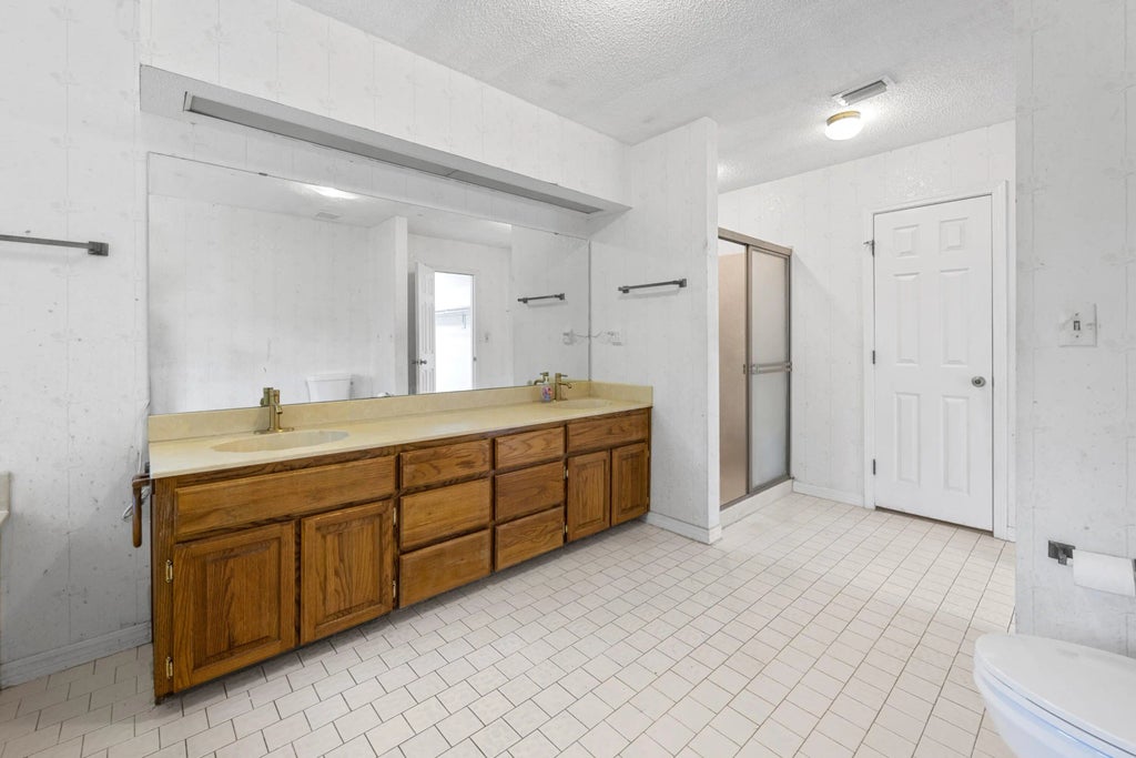 57 of 75 - 305 W Windward Cove, Niceville, FL