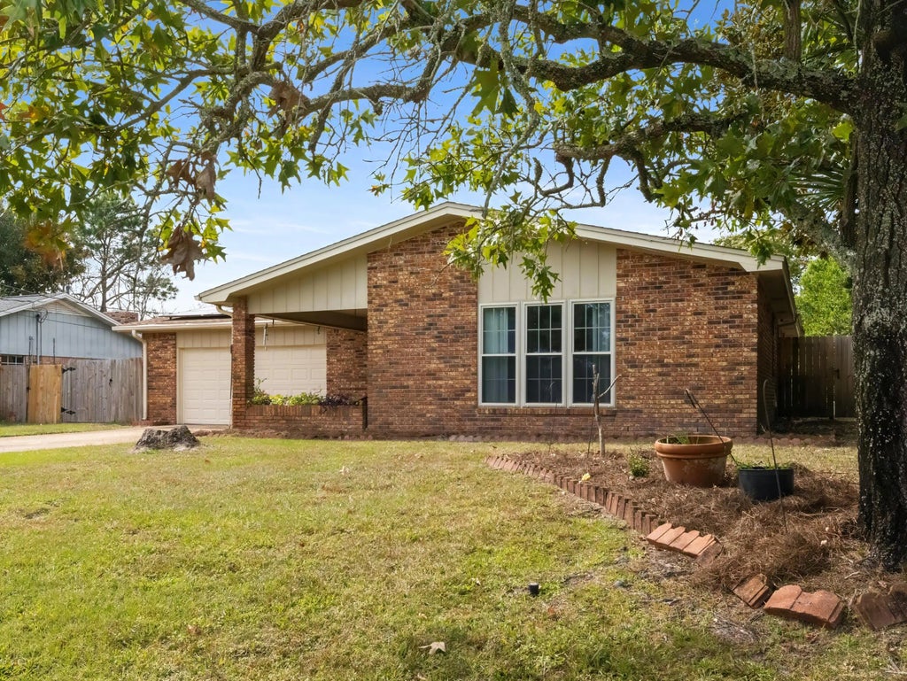 4 of 39 - 15 W Casa Loma Drive, Mary Esther, FL