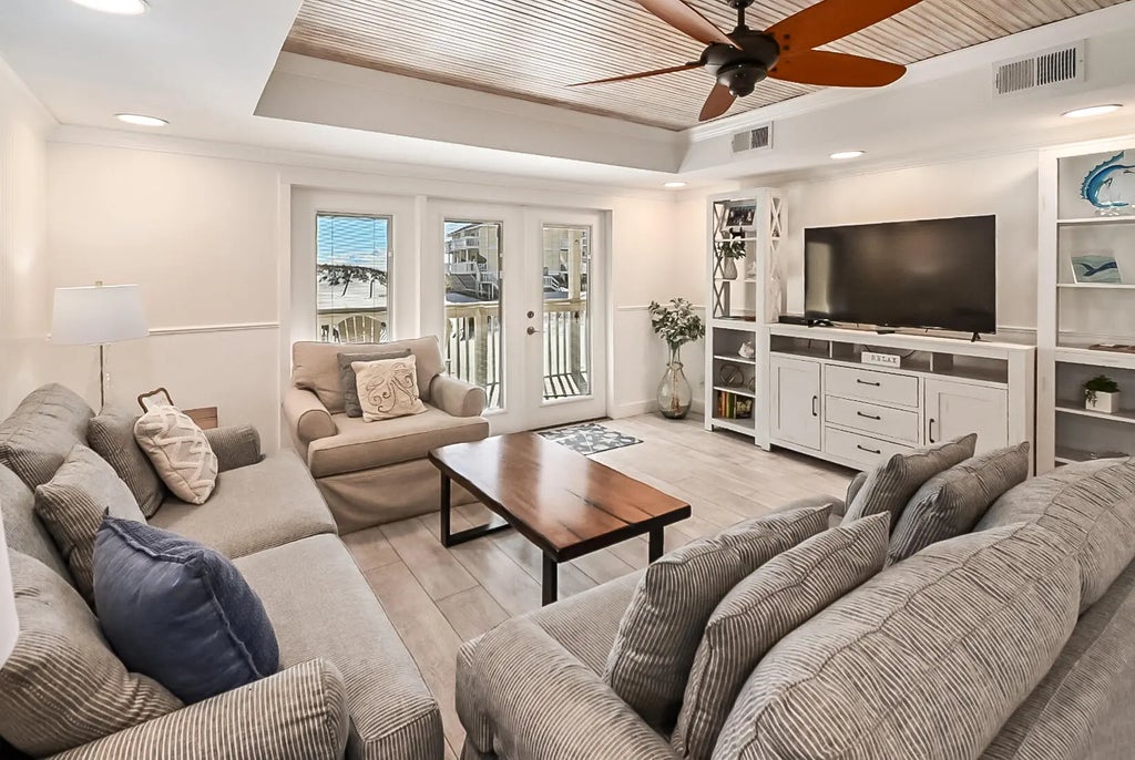 2 of 30 - 775 Gulf Shore Drive 1152, Destin, FL