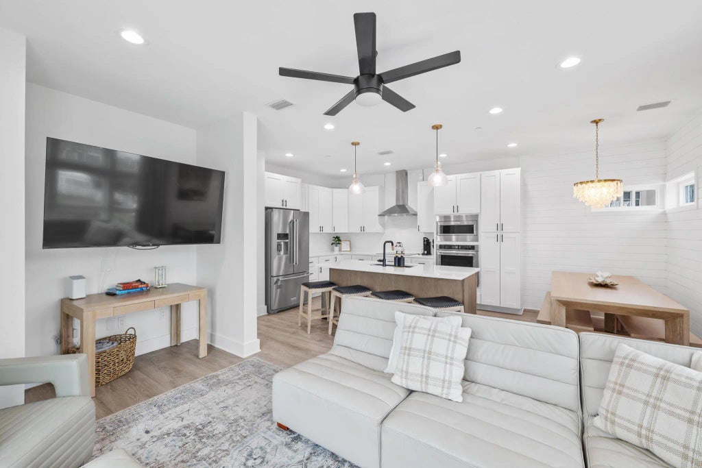 11 of 61 - 34 Gulf Breeze Court, Destin, FL