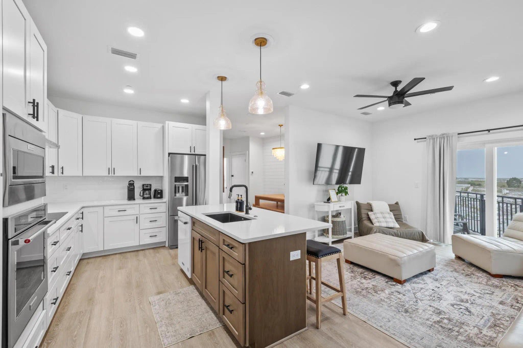 8 of 61 - 34 Gulf Breeze Court, Destin, FL