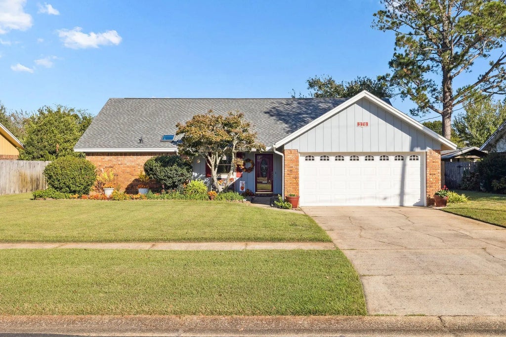 1 of 20 - 370 Dawn Lane, Mary Esther, FL