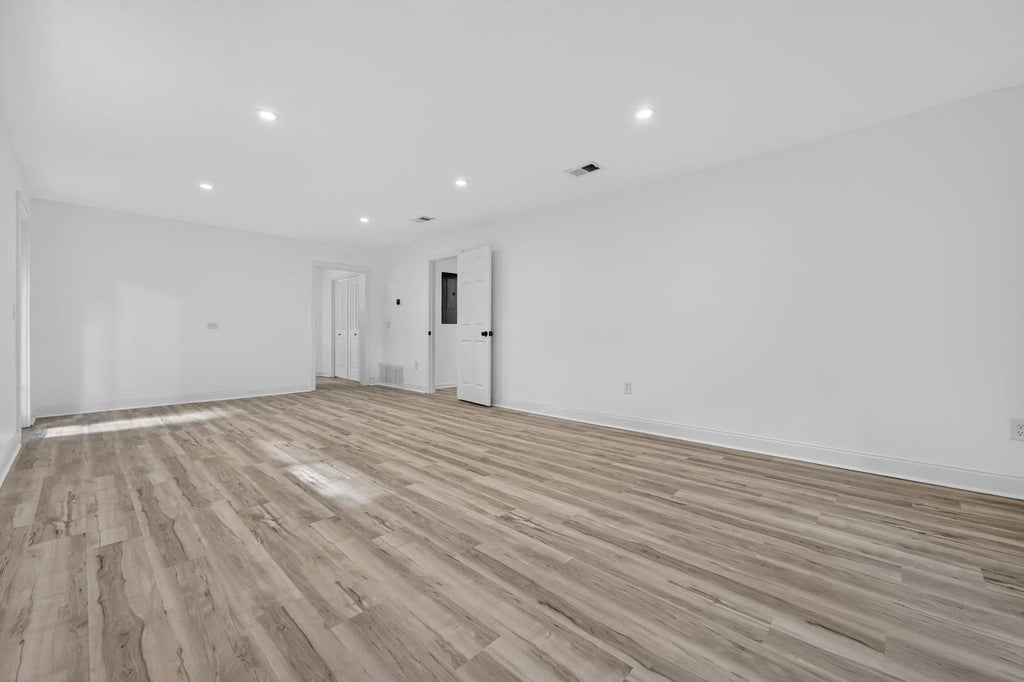 17 of 65 - 220 Edge Avenue, Valparaiso, FL