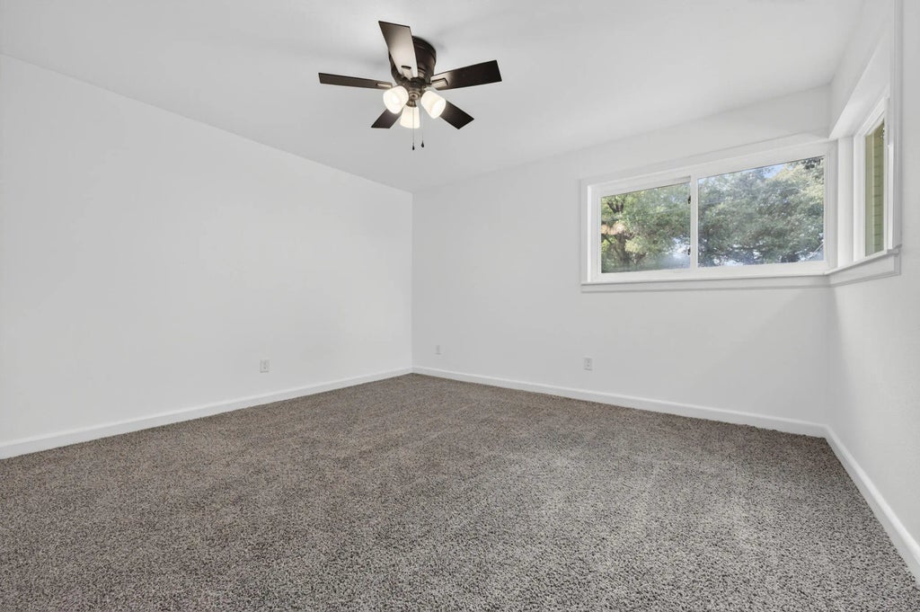 37 of 65 - 220 Edge Avenue, Valparaiso, FL