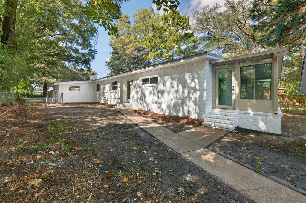 45 of 65 - 220 Edge Avenue, Valparaiso, FL