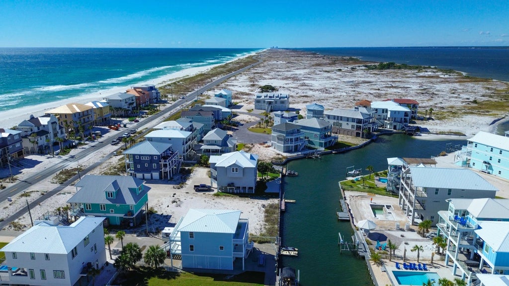 8 of 15 - 7399 Grand Navarre Boulevard, Navarre, FL