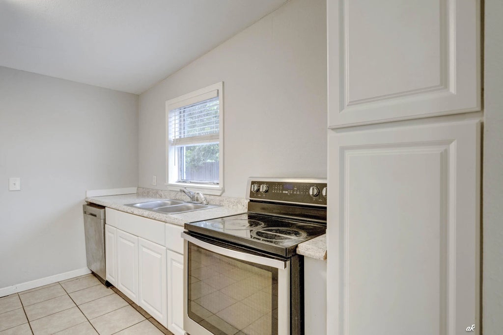 7 of 20 - 3732 E E 9th Street, Panama City, FL