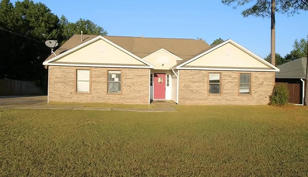 1 of 40 - 174 Villacrest Drive, Crestview, FL