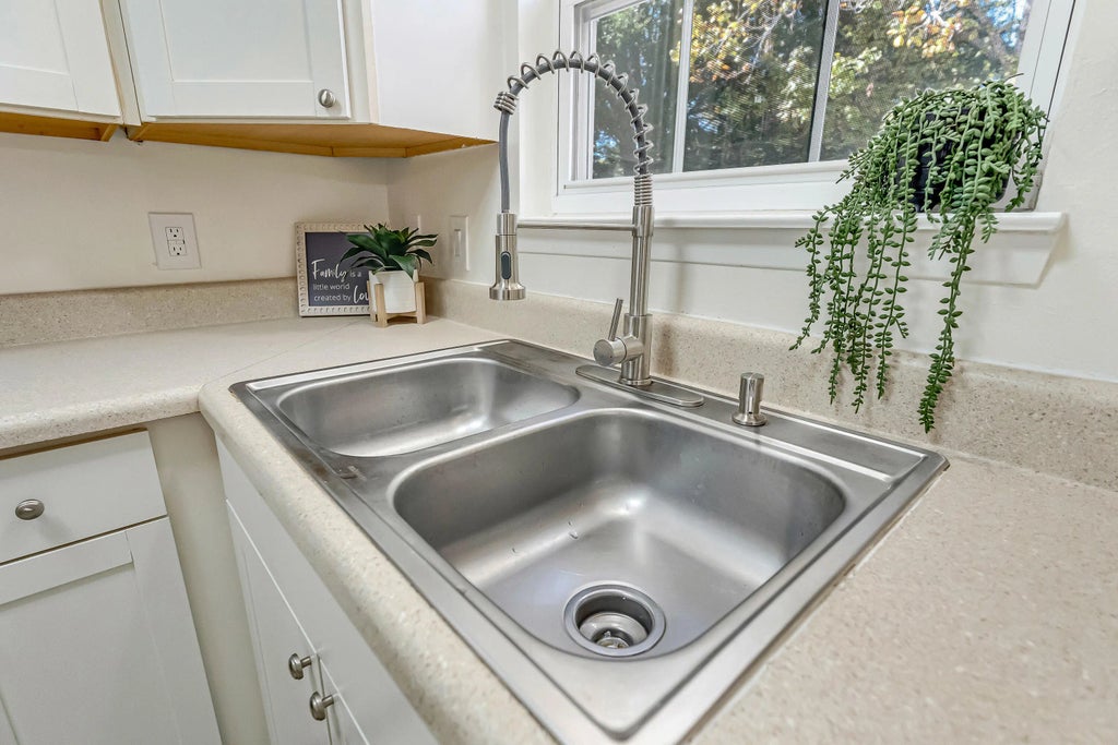 17 of 52 - 15 Oak Lane, Shalimar, FL