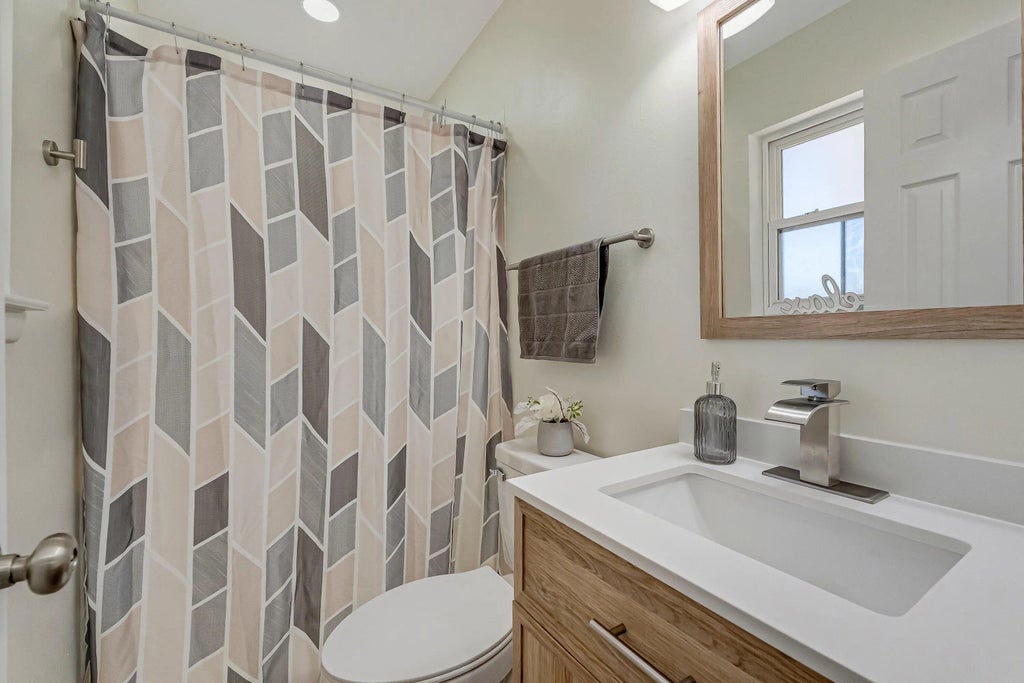 23 of 52 - 15 Oak Lane, Shalimar, FL