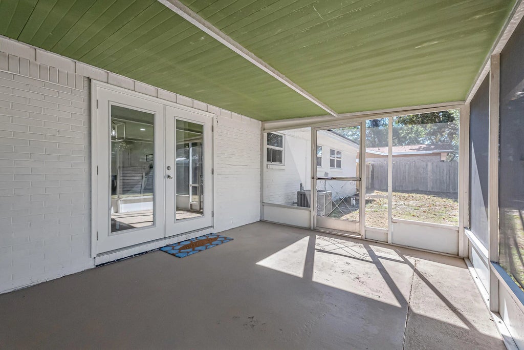 41 of 52 - 15 Oak Lane, Shalimar, FL