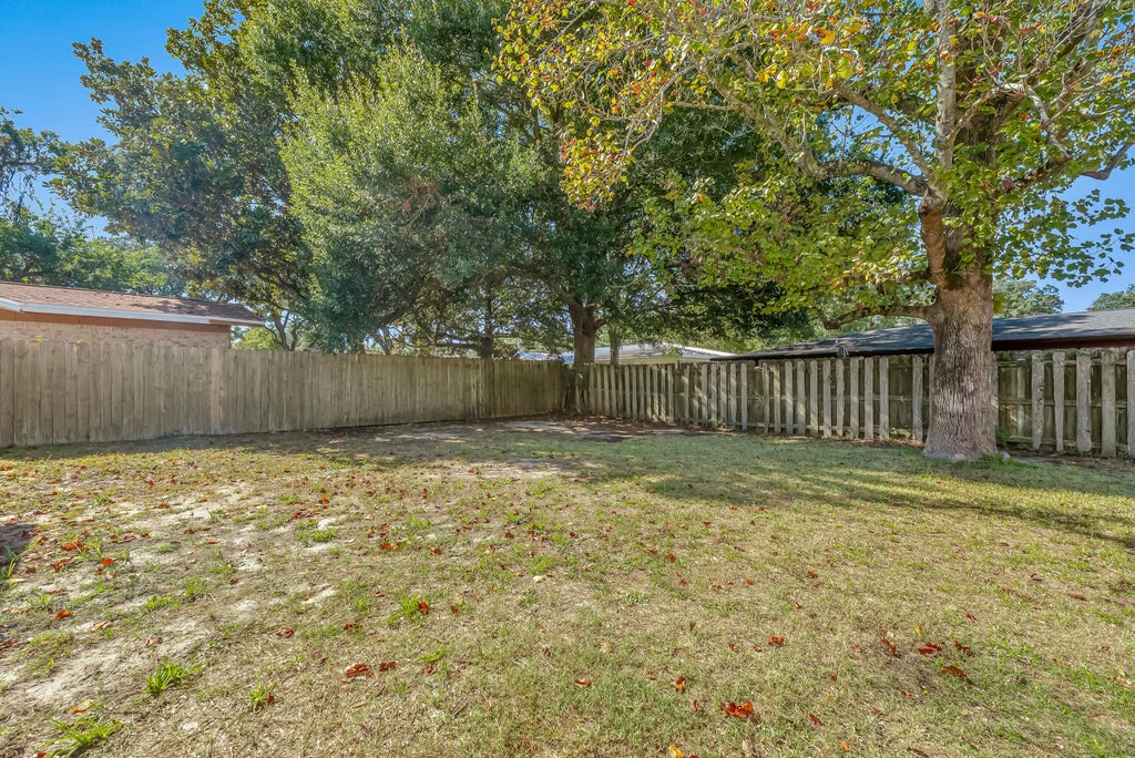 49 of 52 - 15 Oak Lane, Shalimar, FL