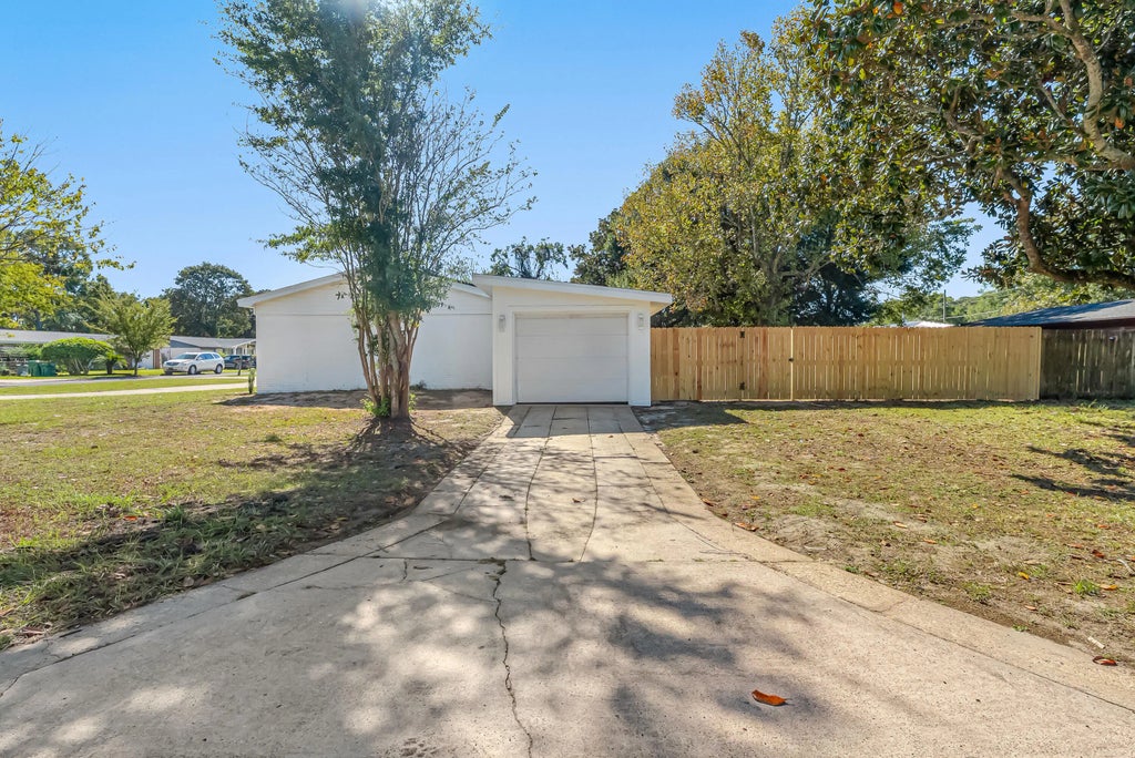 50 of 52 - 15 Oak Lane, Shalimar, FL