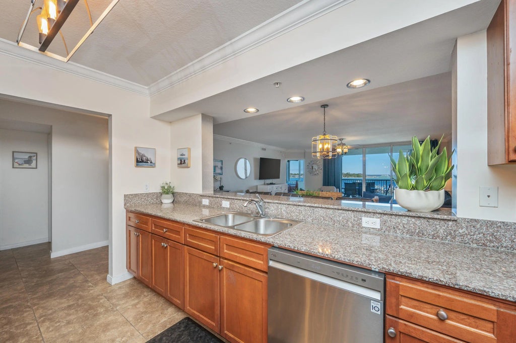 14 of 75 - 1328 Miracle Strip Parkway 402, Fort Walton Beach, FL