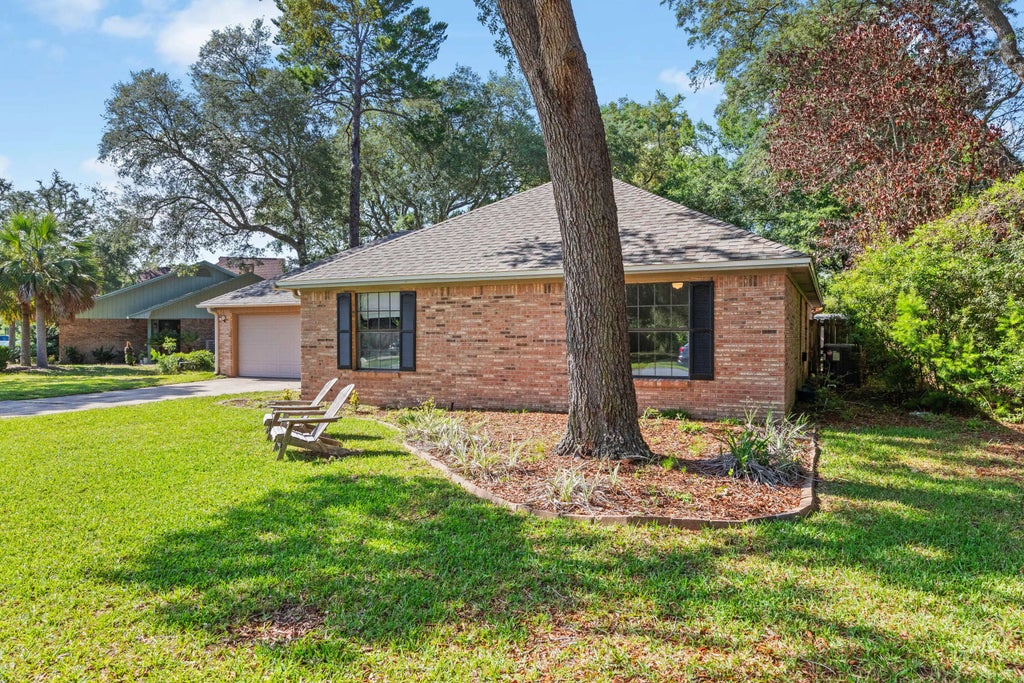 2 of 48 - 207 Oakwood Circle, Niceville, FL