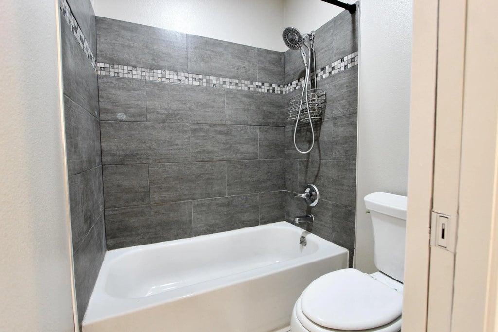 20 of 20 - 200 White Street 6, Niceville, FL