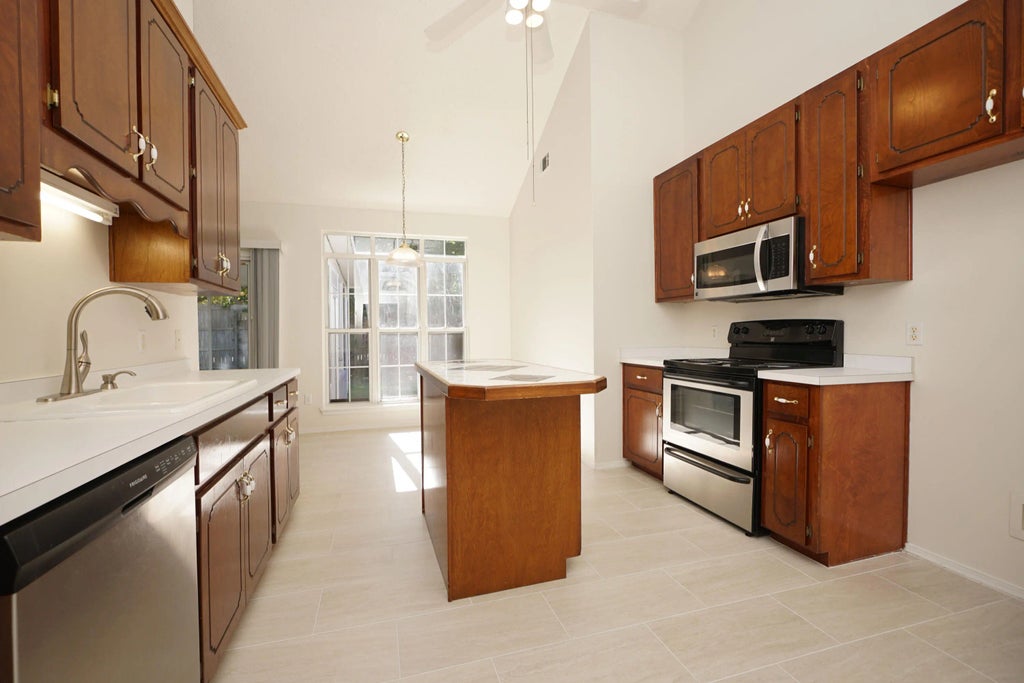 2 of 29 - 4505 Parkwood Square, Niceville, FL