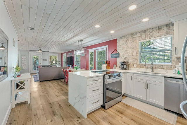 Photo of Listing #989163